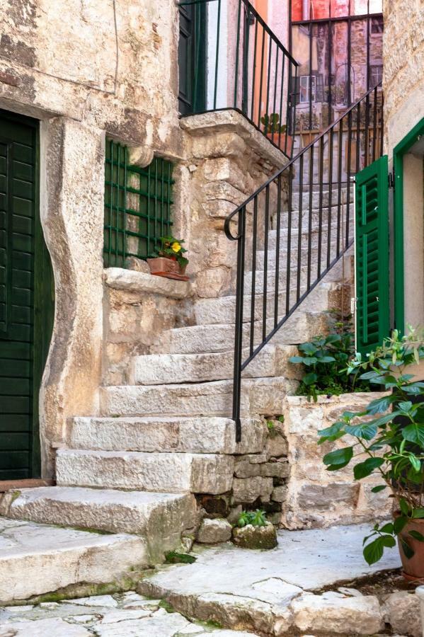 Appartamento Monterosso Old Town Rovigno Esterno foto